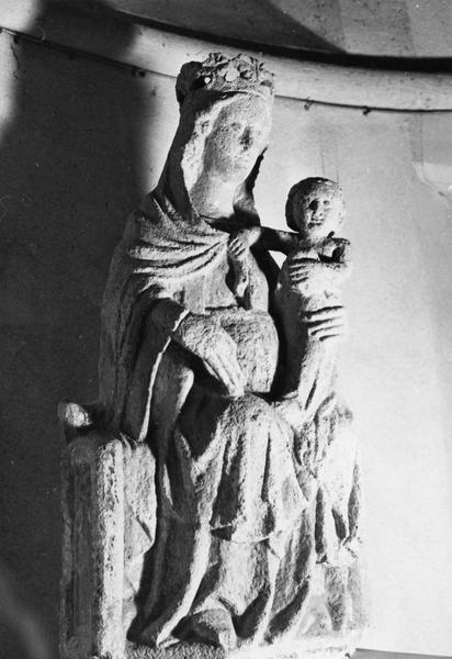 statue : Vierge à l'Enfant assise, détail