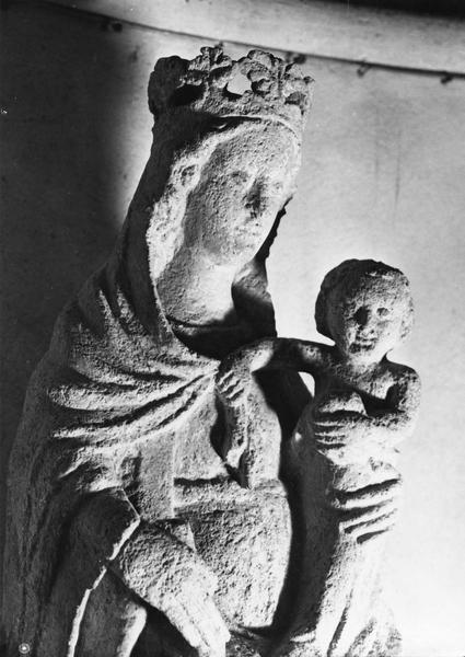 statue : Vierge à l'Enfant assise