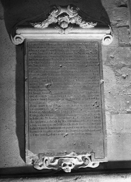 plaque commémorative de Nicolas des Bordes, Baptiste Bouquerand et Claude Carré veuve de Nicolas des Bordes, cadre - © Ministère de la Culture (France), Médiathèque du patrimoine et de la photographie (objets mobiliers), tous droits réservés