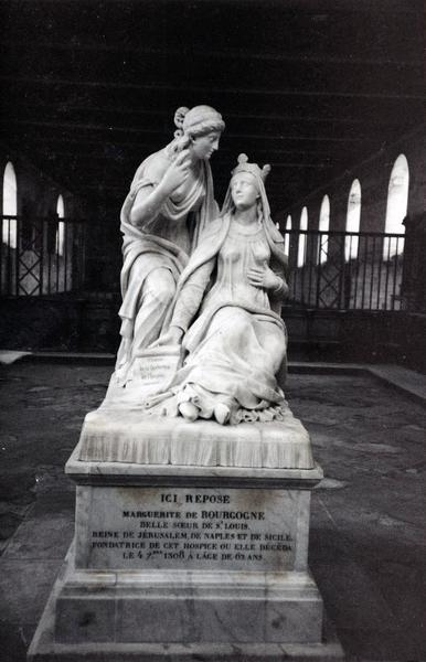 monument funéraire de la reine Marguerite de Bourgogne