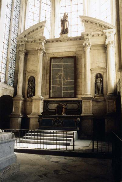 Retable du maître-autel, statues : Saint Evêque, Saint Simon