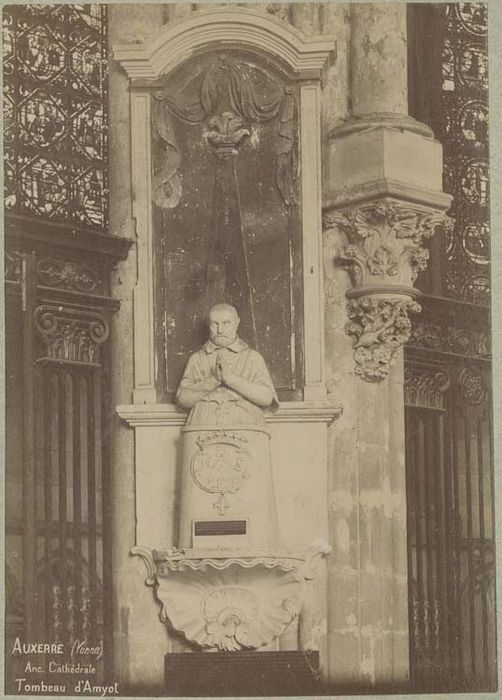 monument funéraire de Jacques Amyot, évêque d'Auxerre