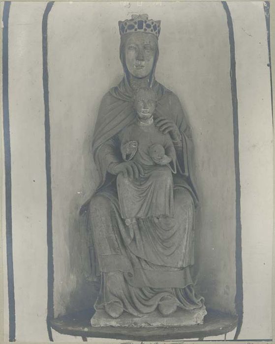 statue : Vierge à l'Enfant