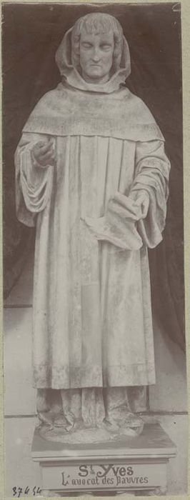 statue : Saint Yves