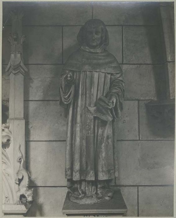 statue : Saint Yves