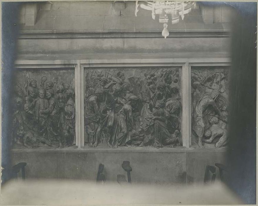 retable, 3 bas-reliefs : Le Portement de croix et l'épisode de Véronique, Le Baiser de Judas, La Descente aux Limbes