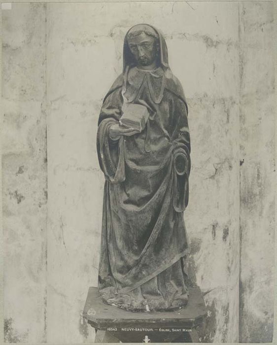 statue : Saint Maur