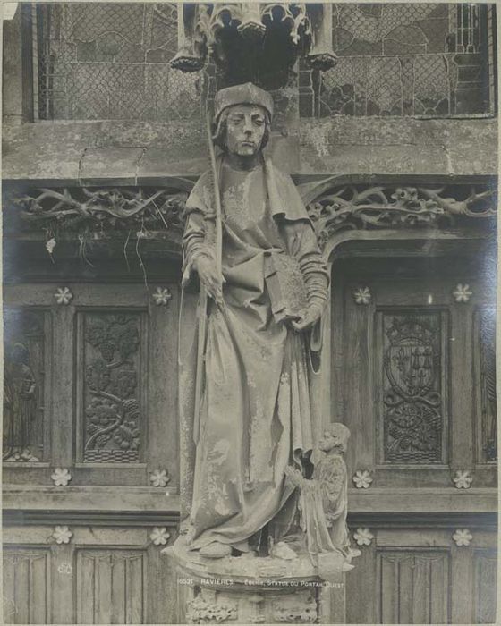 statue : Saint Yves