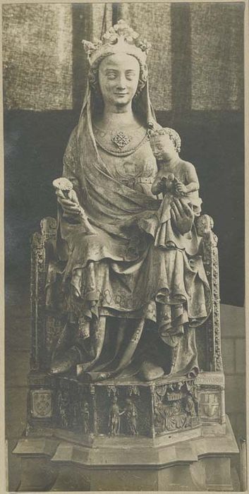 statue : Vierge à l'Enfant assise