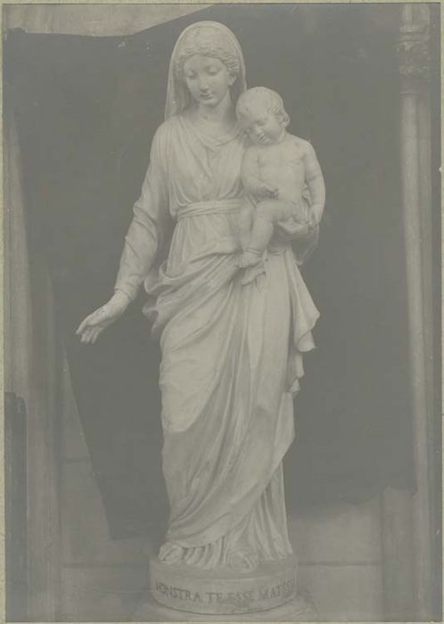 statue : Vierge à l'Enfant