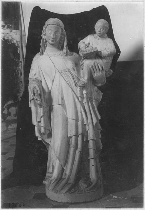 statue : Vierge à l'Enfant