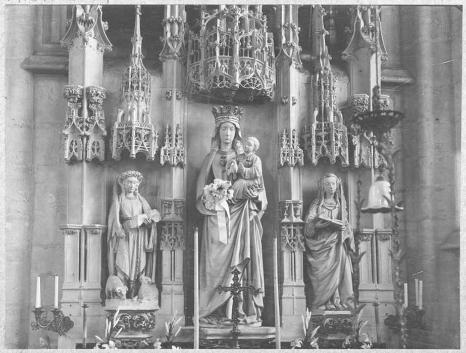 3 statues : Vierge à l'Enfant, Sainte Agnès, Sainte Reine