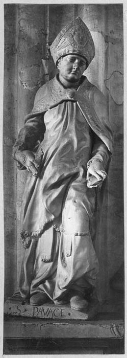 statue : Saint Pavace