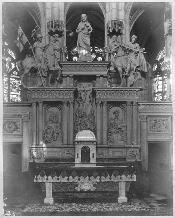 retable du maître-autel, 3 bas-reliefs : Scènes de la Passion, 2 statues : Saint Florentin, Saint Martin