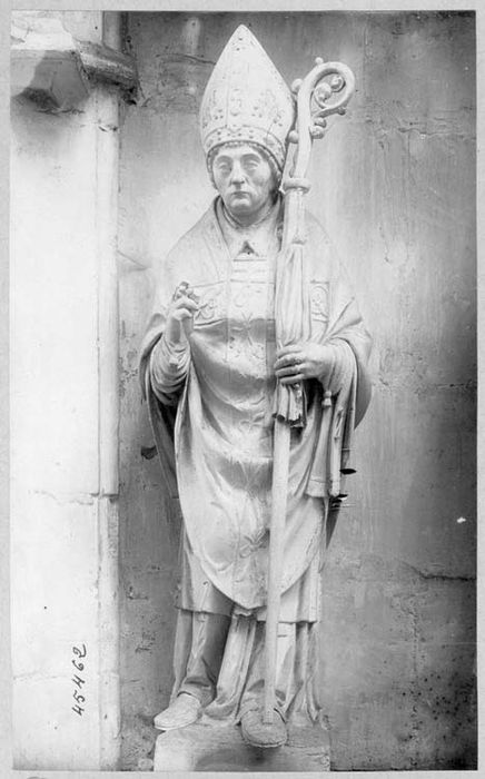 statue : saint Évêque