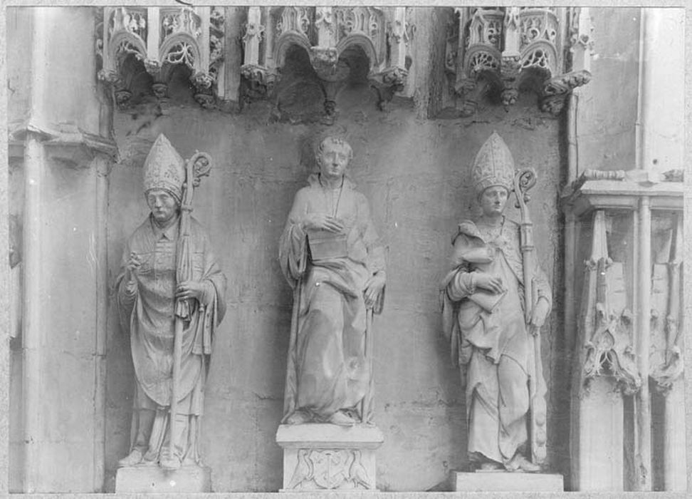 trois statues : saint Honoré, saint Religieux, saint Evêque