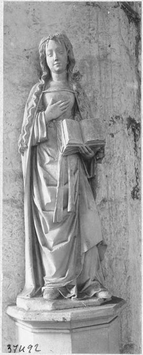 statue : Sainte