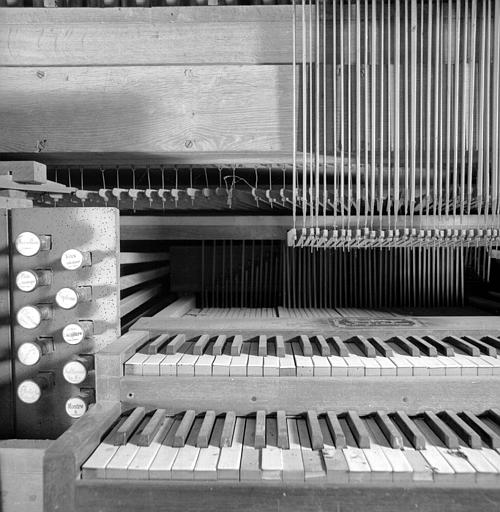 Orgue : Claviers, bascules de retour et départ des vergettes du récit