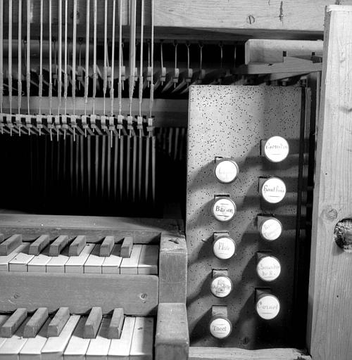 Orgue : Tirants de registres du côté droit