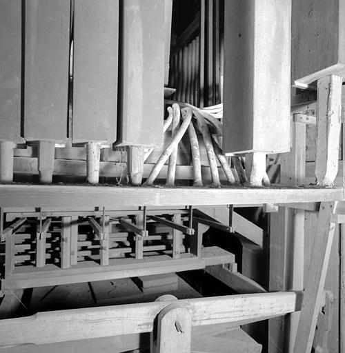 Orgue : Postages en plomb, basses de bourdon du grand orgue en bois
