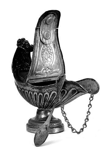 Navette à encens et cuillère en cuivre argenté - © Ministère de la Culture (France), Médiathèque du patrimoine et de la photographie, diffusion GrandPalaisRmn Photo