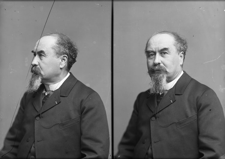Antoine Perrier, avoué et homme politique. En buste, pose de profil et de trois quarts.