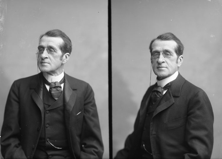 Hippolyte Gomot, homme politique, écrivain et historien. En buste, pose de trois quarts et de face.