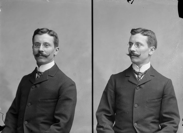 Docteur Albert Mouchet, chirurgien. En buste, pose de face et de trois quarts.