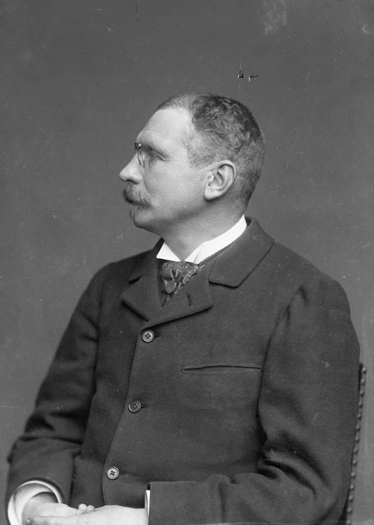 Ernest Judet, homme de lettres. En buste, pose de profil.
