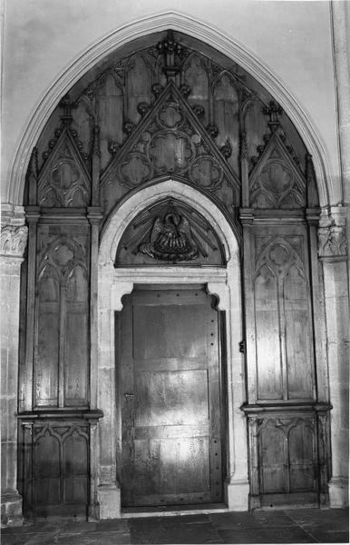 lambris de revêtement (décor de choeur), détail d'une porte - © Ministère de la Culture (France), Médiathèque du patrimoine et de la photographie (objets mobiliers), tous droits réservés