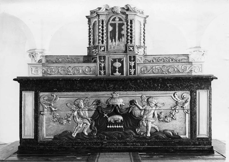 ensemble : maître-autel (autel, tabernacle), vue générale - © Ministère de la Culture (France), Médiathèque du patrimoine et de la photographie (objets mobiliers), tous droits réservés