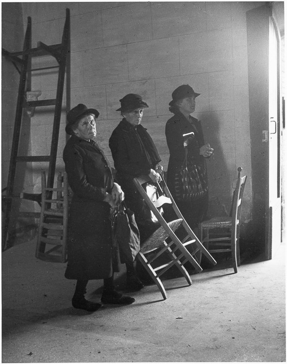 Les trois dévotes, pendant un pèlerinage à Espis, Moissac (Tarn-et-Garonne), 1947