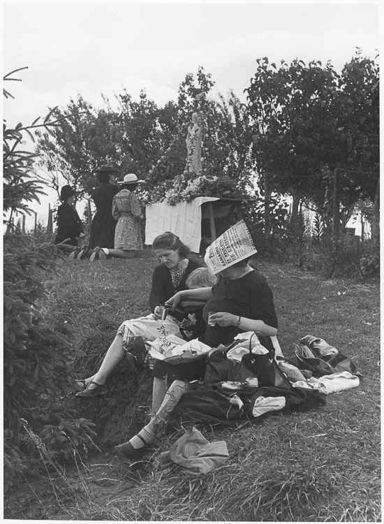 Pendant un pèlerinage à Espis, Moissac (Tarn-et-Garonne), 1947