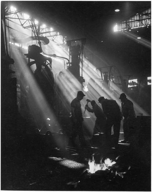 La forge, usine Renault, Boulogne-Billancourt (Seine), 1950