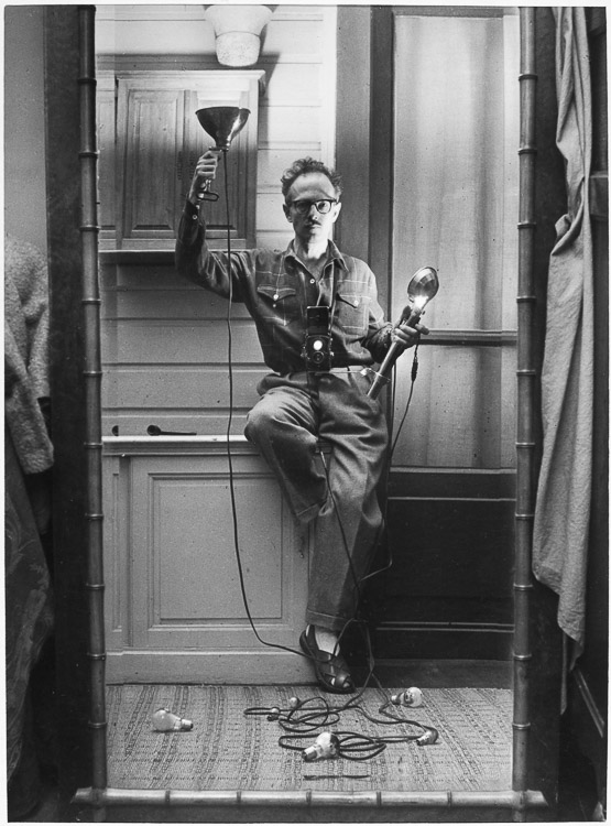 Autoportrait aux flashes, Paris, 1951