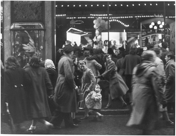 Semaine de Noël, rue de Mogador, Paris, 1952