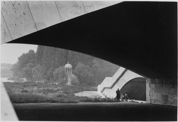 L'île de la Jatte depuis le pont de Neuilly, Neuilly-sur-Seine (Seine), 1956