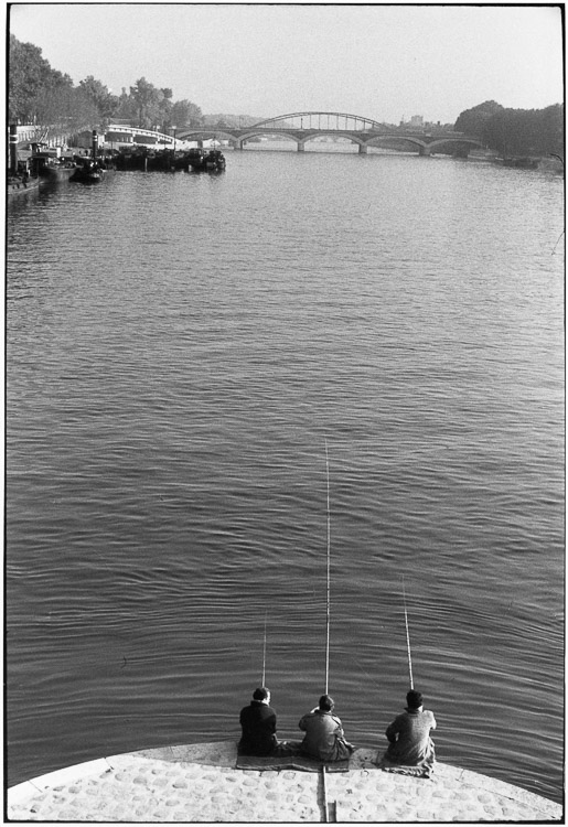 A la pointe amont de l'île Saint-Louis, Paris, 1958 ; [Pêcheurs]