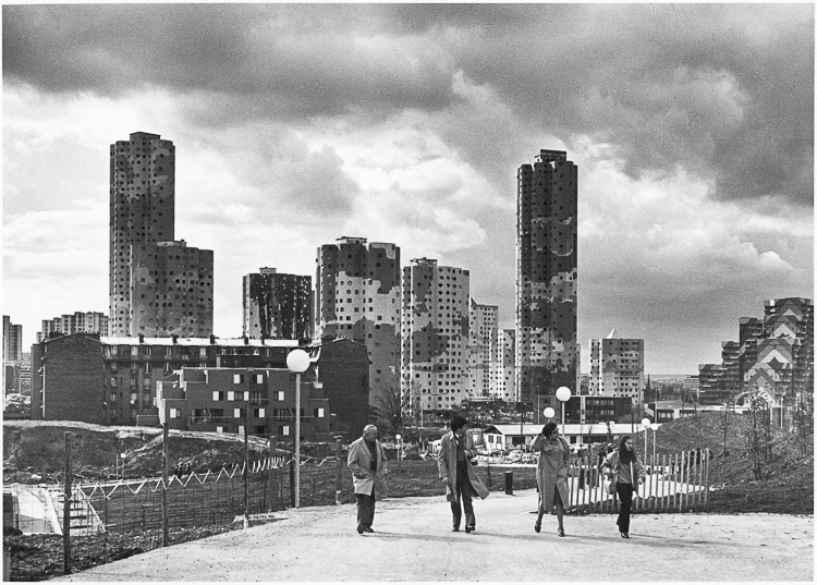 Les tours Aillaud de Nanterre, depuis la Défense (Hauts-de-Seine), 1981