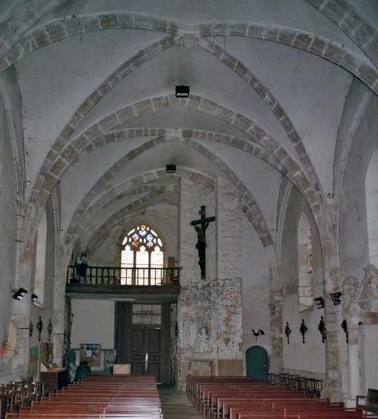 mobilier liturgique de la campagne d'aménagement de l'abbé Jacques-Antoine Pennetti, vue de la nef depuis le choeur