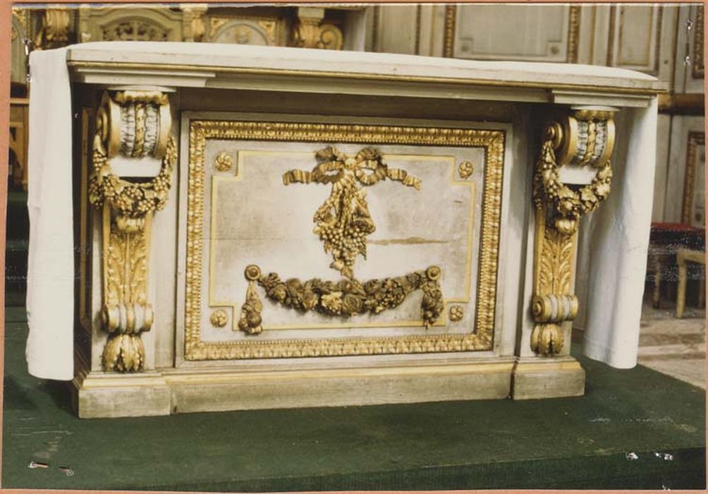 retable de la chapelle nord ; autel