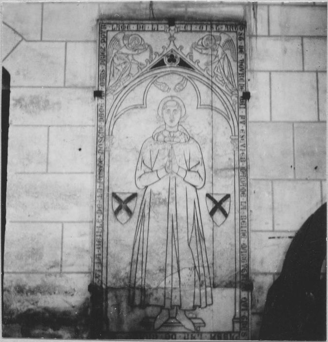 dalle funéraire d'Artost de Dourche, écuyer de la reine Marguerite de Provence - © Ministère de la Culture (France), Médiathèque du patrimoine et de la photographie, diffusion RMN-GP