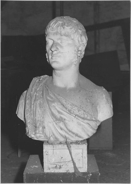 ensemble des plâtres sculptés de l'atelier d'Elias Robert (17 statues, 4 groupes sculptés, 29 bustes, 2 colonnes, relief, 12 bas-reliefs, 3 hauts-reliefs)