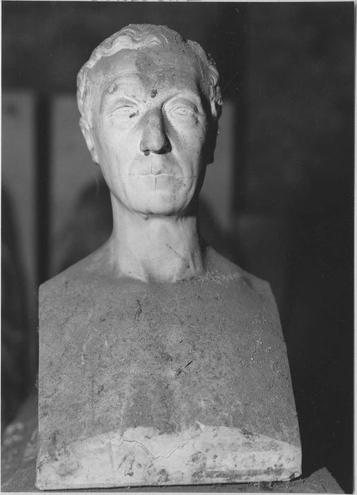ensemble des plâtres sculptés de l'atelier d'Elias Robert (17 statues, 4 groupes sculptés, 29 bustes, 2 colonnes, relief, 12 bas-reliefs, 3 hauts-reliefs)