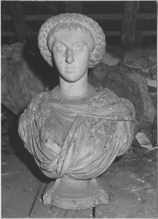 ensemble des plâtres sculptés de l'atelier d'Elias Robert (17 statues, 4 groupes sculptés, 29 bustes, 2 colonnes, relief, 12 bas-reliefs, 3 hauts-reliefs)