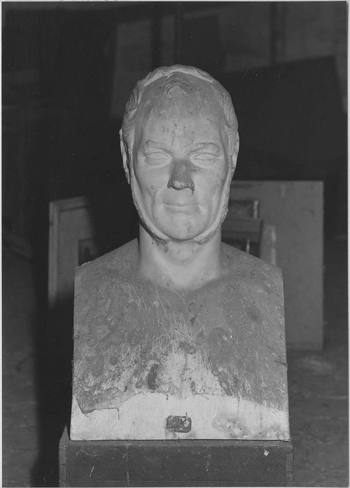 ensemble des plâtres sculptés de l'atelier d'Elias Robert (17 statues, 4 groupes sculptés, 29 bustes, 2 colonnes, relief, 12 bas-reliefs, 3 hauts-reliefs)