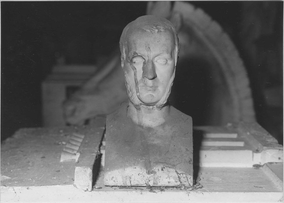 ensemble des plâtres sculptés de l'atelier d'Elias Robert (17 statues, 4 groupes sculptés, 29 bustes, 2 colonnes, relief, 12 bas-reliefs, 3 hauts-reliefs)