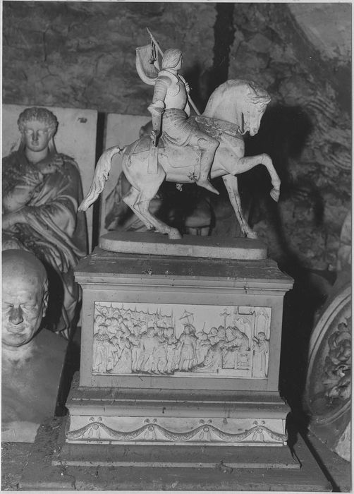 ensemble des plâtres sculptés de l'atelier d'Elias Robert (17 statues, 4 groupes sculptés, 29 bustes, 2 colonnes, relief, 12 bas-reliefs, 3 hauts-reliefs)