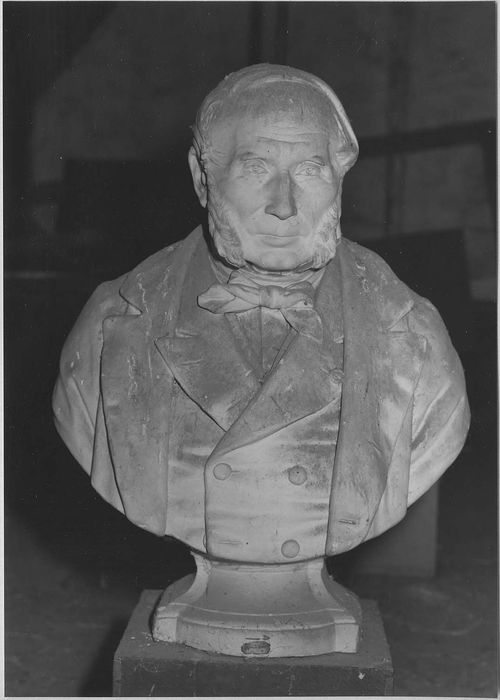 ensemble des plâtres sculptés de l'atelier d'Elias Robert (17 statues, 4 groupes sculptés, 29 bustes, 2 colonnes, relief, 12 bas-reliefs, 3 hauts-reliefs)