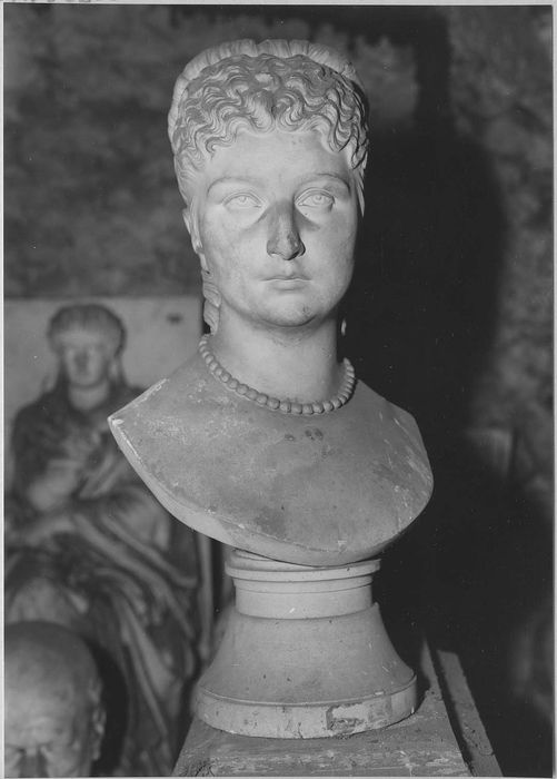 ensemble des plâtres sculptés de l'atelier d'Elias Robert (17 statues, 4 groupes sculptés, 29 bustes, 2 colonnes, relief, 12 bas-reliefs, 3 hauts-reliefs)